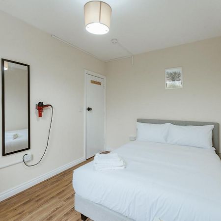 Mile End Rooms 57A Londra Exterior foto